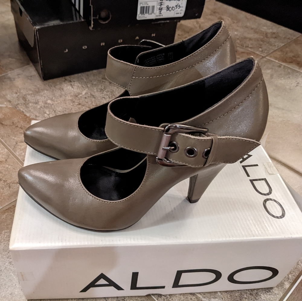 Stunning vintage Aldo leather heels women size 7